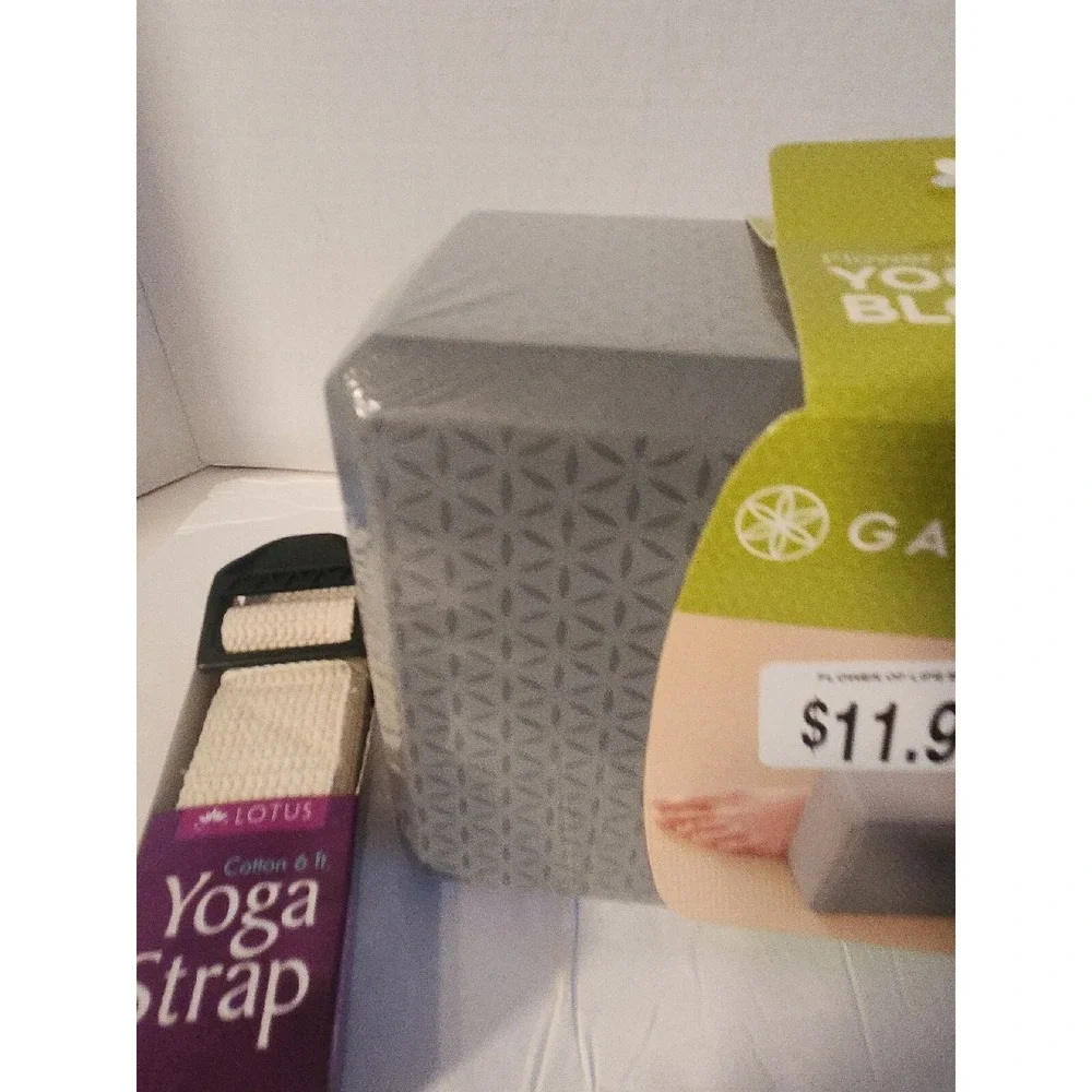 Gaiam Yoga Block + Lotus  Yoga Strap Set, Black New